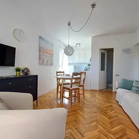 Apartment Anna °3 Close To The Centre Of Krk *