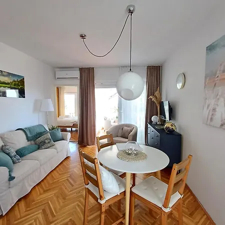 Anna °3 Close To The Centre Of Krk Apartment *